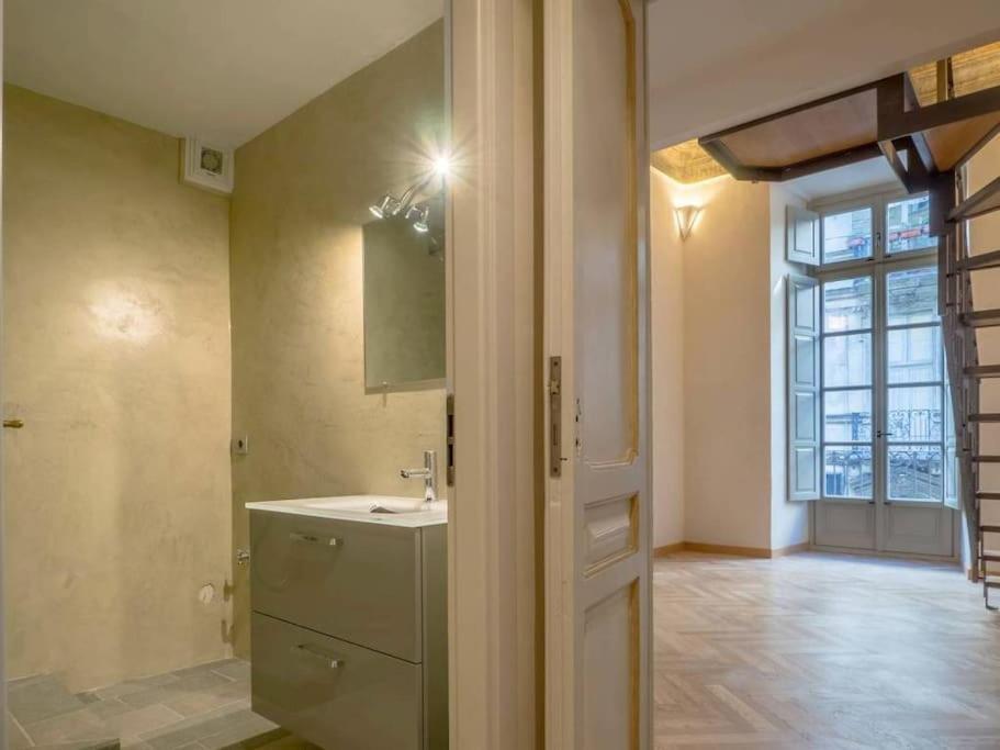 Elegante Appartamento In Centro. Turim Exterior foto